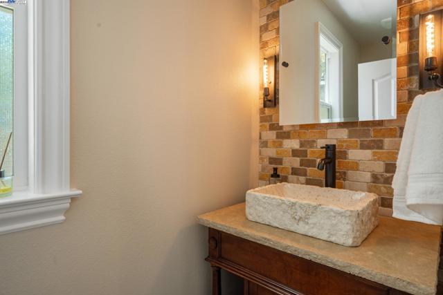 5989 Hillbrook Pl, Dublin CA: https://media.crmls.org/mediaz/e65dece1-5a06-4677-9818-31ae2eb3b98d.jpg