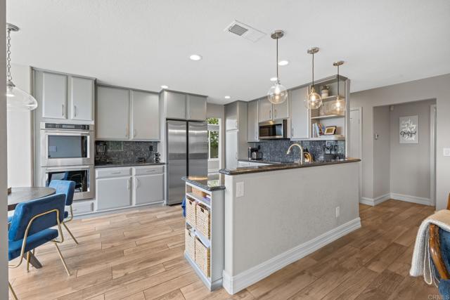 7045 Via Cabana, Carlsbad CA: https://media.crmls.org/mediaz/e65e5350-b44f-4ace-9c0f-c2304203d331.jpg