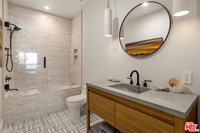 86 Seaview Drive, Santa Barbara CA: https://media.crmls.org/mediaz/e65e981f-2cfe-407c-aaa2-805b62ca55ac.jpg