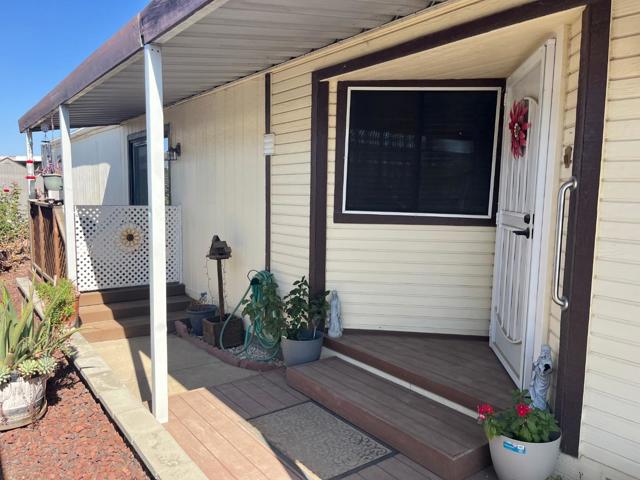 500 N Tully Road, Turlock CA: https://media.crmls.org/mediaz/e65ea206-0a7d-4b30-80bb-04a0edced196.jpg