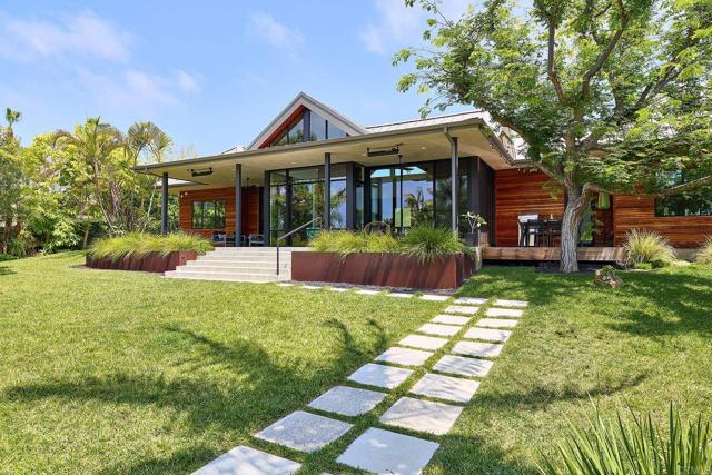 630 Ocean View Avenue, Encinitas CA: https://media.crmls.org/mediaz/e65ebafd-576f-4c2f-8f57-ade99ffaaf2f.jpg