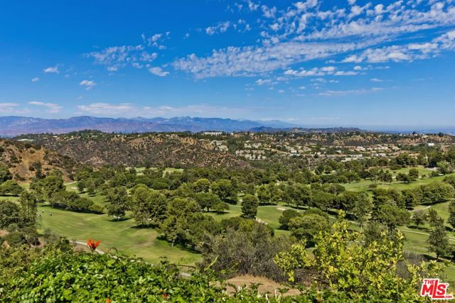 2322 Canyonback Road, Los Angeles CA: https://media.crmls.org/mediaz/e65f035a-f19a-4077-a86d-919ca079a71e.jpg