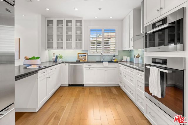 71 Seaview Drive, Santa Barbara CA: https://media.crmls.org/mediaz/e65f36be-d02d-46ec-abb4-9e81e179e8e8.jpg