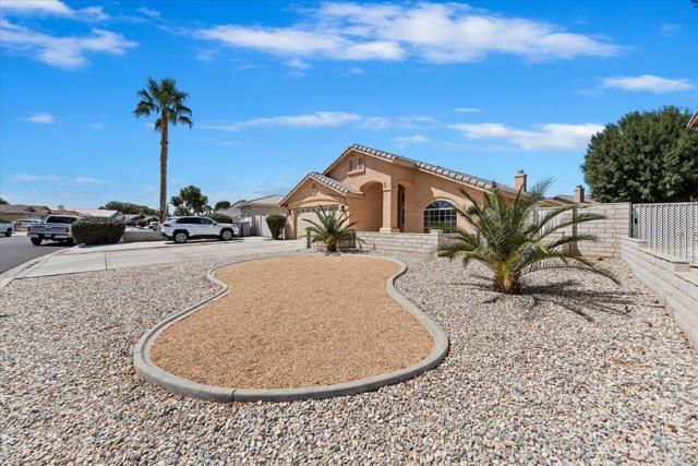 Detail Gallery Image 4 of 63 For 13139 Clipper Drive, Victorville,  CA 92395 - 4 Beds | 2 Baths