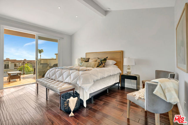 6438 Lunita Road, Malibu CA: https://media.crmls.org/mediaz/e65fbecb-c05d-418c-b91d-1844db66f806.jpg