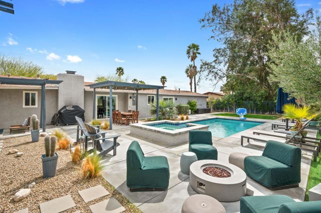 3059 N Biskra Road, Palm Springs CA: https://media.crmls.org/mediaz/e65feab0-937e-407e-88a4-f4d5df60af96.jpg
