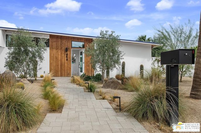 454 E Lindsey Drive, Palm Springs CA: https://media.crmls.org/mediaz/e6600d57-1c10-47c9-a262-49b0c14164fa.jpg