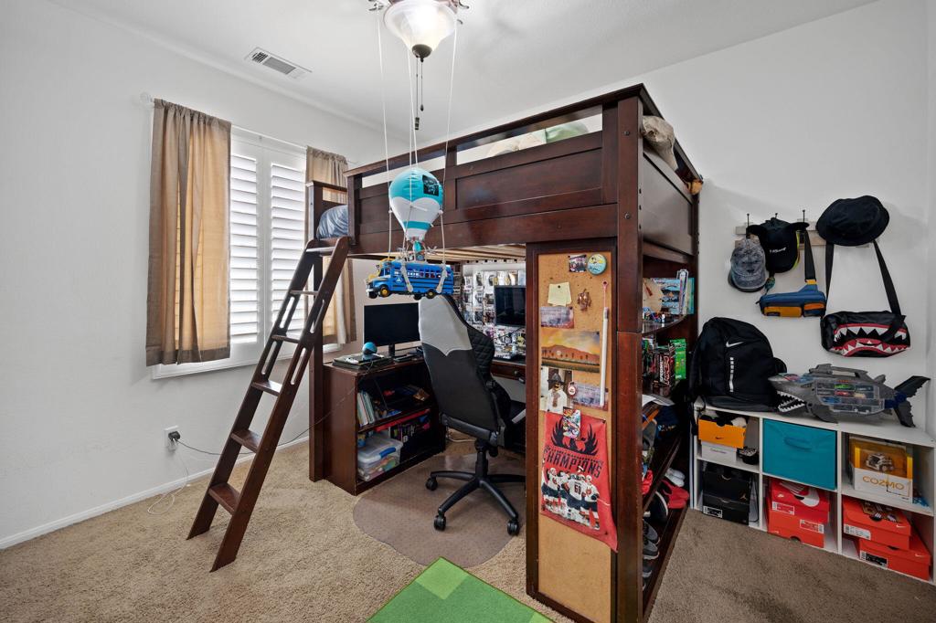 https://media.crmls.org/mediaz/e66085b5-1ded-49ff-93ee-a6ab23ee92a5.jpg?preset=X-Large
