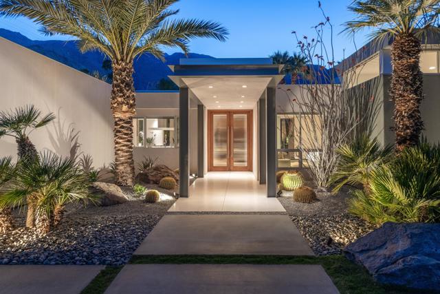633 N Belardo Road, Palm Springs CA: https://media.crmls.org/mediaz/e660eb5e-6995-4d7d-b9d8-a456b94d16ed.jpg