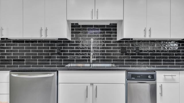 34585 Calle Tobara, Cathedral City CA: https://media.crmls.org/mediaz/e660fe3a-12ae-4941-8115-873105fac9a1.jpg