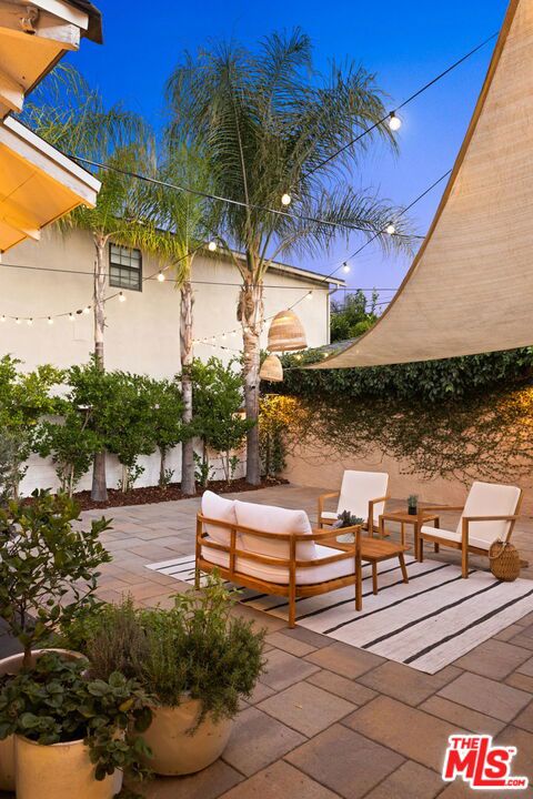 13128 Hartsook Street, Sherman Oaks CA: https://media.crmls.org/mediaz/e660fe65-08dc-4beb-b953-a0e8da66d2ce.jpg