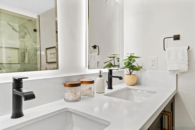 1160 Erica St, Escondido CA: https://media.crmls.org/mediaz/e6613eec-676f-48ae-9ab6-42fc7eeb8704.jpg