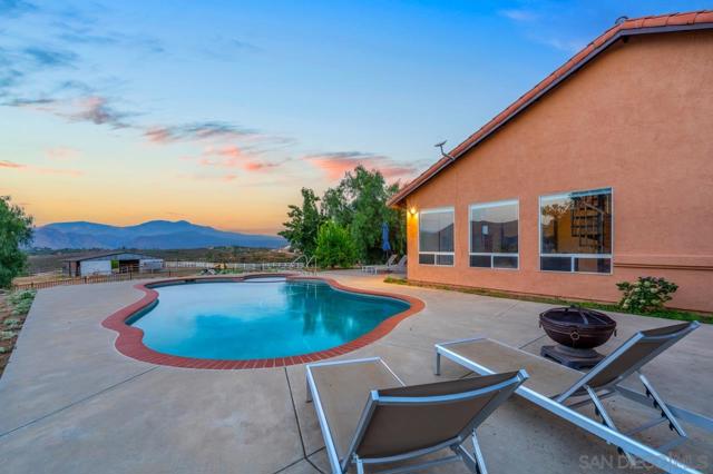 15091 Chemise Creek Rd, Ramona CA: https://media.crmls.org/mediaz/e661604a-3cfa-4902-8c06-30a58d39e8f7.jpg