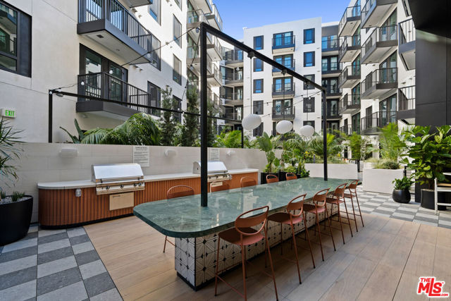 250 E Broadway, Long Beach CA: https://media.crmls.org/mediaz/e66183a8-b843-47ff-88fd-941d7c134b75.jpg