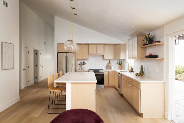 Detail Gallery Image 6 of 39 For 324 Avenida De Las Rosas, Encinitas,  CA 92024 - 4 Beds | 2/1 Baths