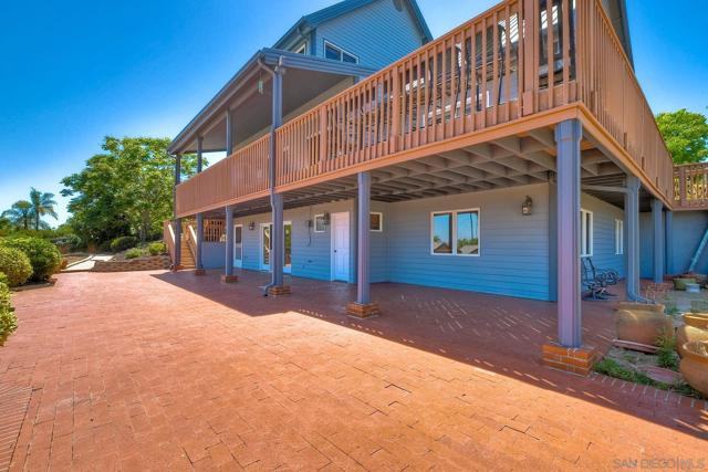 2511 Via Rancheros, Fallbrook CA: https://media.crmls.org/mediaz/e661cae3-7e57-4b2c-ad0e-4894542e863d.jpg