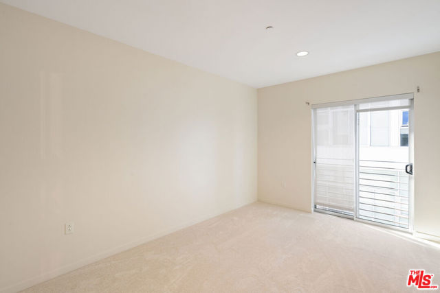 3119 Via Dolce, Marina del Rey CA: https://media.crmls.org/mediaz/e6625182-8d6e-460f-ae0e-ebe648be6b36.jpg