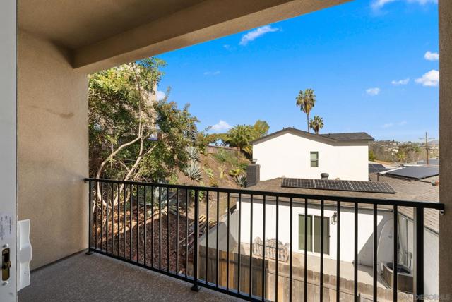 5126 5128 Alumni Pl, San Diego CA: https://media.crmls.org/mediaz/e662aee7-b9b6-4afb-9873-22bdd7ac4157.jpg
