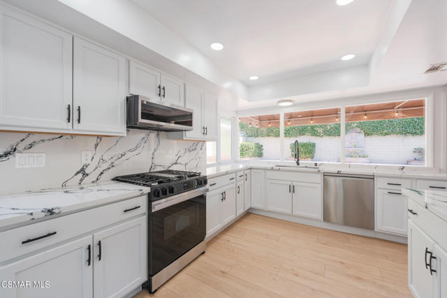 4524 Greengate Court, Westlake Village CA: https://media.crmls.org/mediaz/e662b230-cb89-4ee0-b9f1-540f3afe4d75.jpg