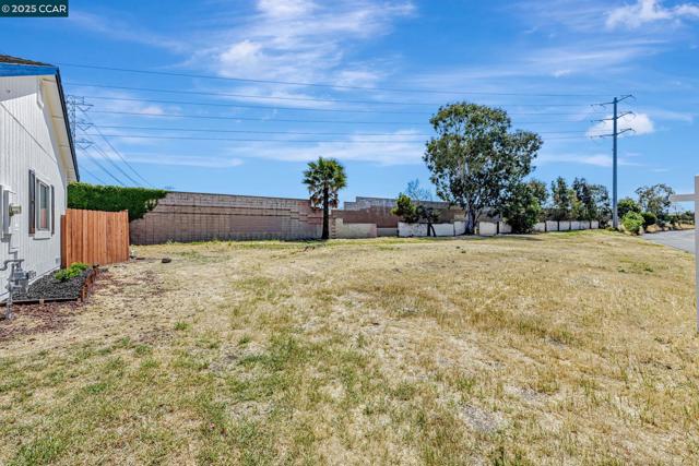 1771 Schooner Way, Pittsburg CA: https://media.crmls.org/mediaz/e663023a-73ad-4719-b7ed-0b081c95c15c.jpg