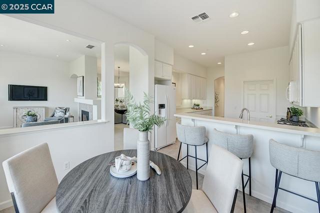 2916 Saklan Indian Dr, Walnut Creek CA: https://media.crmls.org/mediaz/e663103e-9859-45bb-8466-f4a006a5943f.jpg
