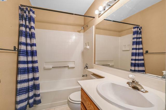 51 Bellington Cmn, Livermore CA: https://media.crmls.org/mediaz/e6632227-8cdc-48b2-ae0c-17451103e7b7.jpg