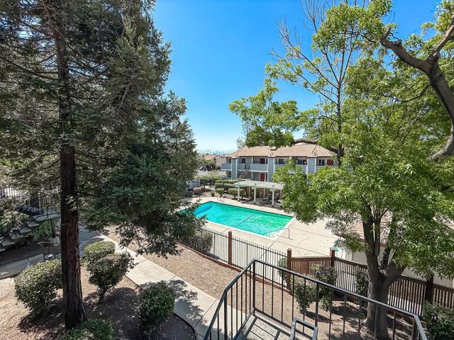 29629 Mountain Oak Court, Hayward CA: https://media.crmls.org/mediaz/e6633aab-1372-4bc5-a4f4-5d371a90e6b7.jpg