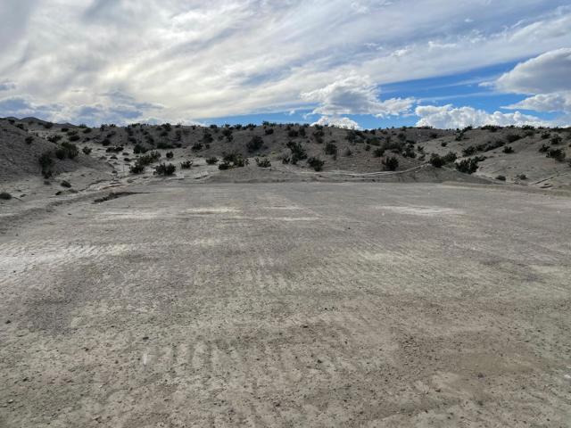 23551 Henry Road, Sky Valley CA: https://media.crmls.org/mediaz/e6636088-86f8-498a-a818-e7826acdf620.jpg
