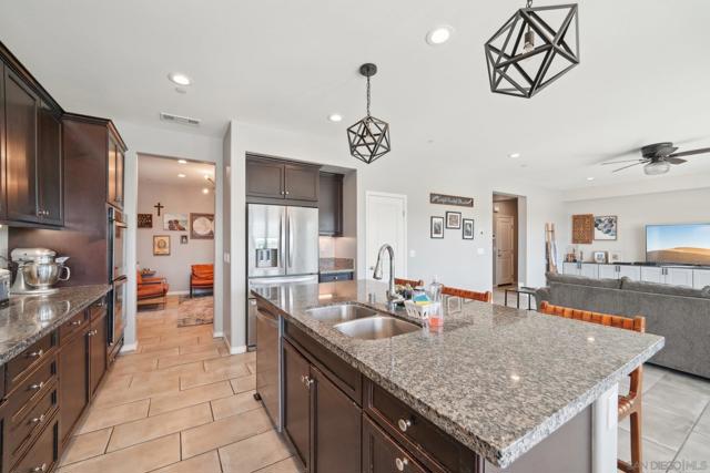 35473 Laurel Tree Ct, Winchester CA: https://media.crmls.org/mediaz/e66390b5-bab8-4e61-a07b-8565e77cdce2.jpg