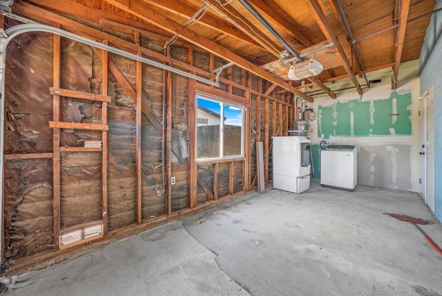 1202 Helix Avenue, Chula Vista CA: https://media.crmls.org/mediaz/e663abc1-8f08-4d3d-95ca-30d0ef196d4d.jpg
