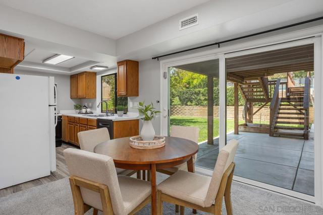 14210 Tierra Bonita Road, Poway CA: https://media.crmls.org/mediaz/e6646361-de6c-423e-a64a-70c18d15120c.jpg