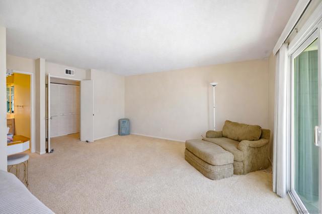 22 Montego Ct, Coronado CA: https://media.crmls.org/mediaz/e664a6f1-2cf5-42b8-af87-8318fefb511c.jpg