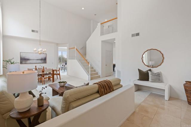 Detail Gallery Image 6 of 43 For 5711 Fallenwood Ln, San Diego,  CA 92121 - 5 Beds | 3 Baths