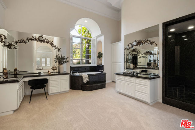 16727 Camino Sierra Del Sur Drive, Rancho Santa Fe CA: https://media.crmls.org/mediaz/e664dde2-6d2f-41bc-be69-e650783037dd.jpg