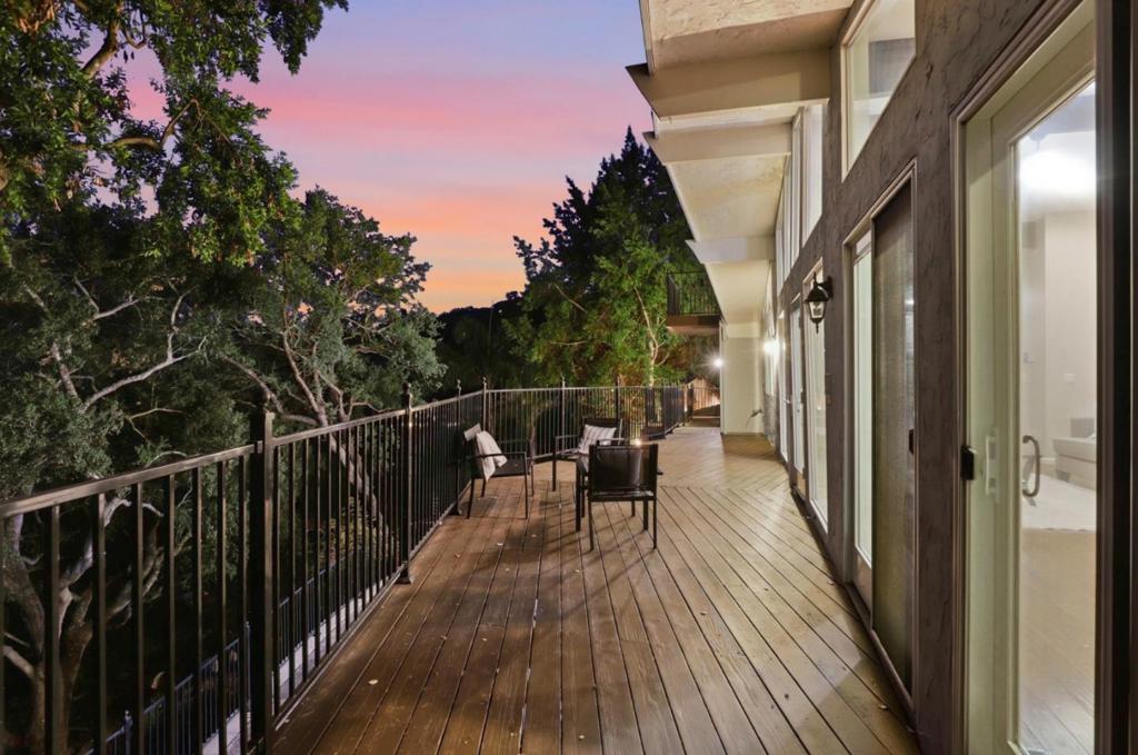 https://media.crmls.org/mediaz/e665038f-e2a7-4313-96b4-be3b49132666.jpg?preset=X-Large