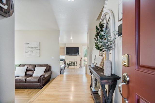 1090 Los Altos Drive, Hollister CA: https://media.crmls.org/mediaz/e66526ff-a5c4-465b-b2e8-c1c0450a68f7.jpg