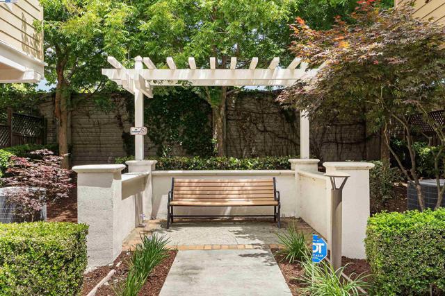 6677 S Mariposa Ln, Dublin CA: https://media.crmls.org/mediaz/e66646da-1c7e-4b20-bdd0-45401eb892df.jpg