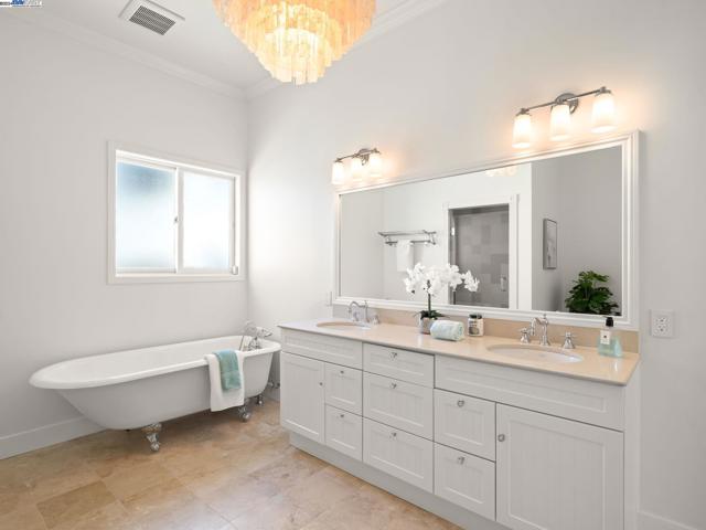 Image 16 of 44 For 2370 Francisco St