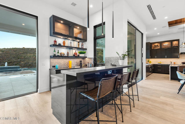 2111 High Knoll Circle, Thousand Oaks CA: https://media.crmls.org/mediaz/e667a2f5-8c31-436d-a1a3-a8e61bd75d62.jpg