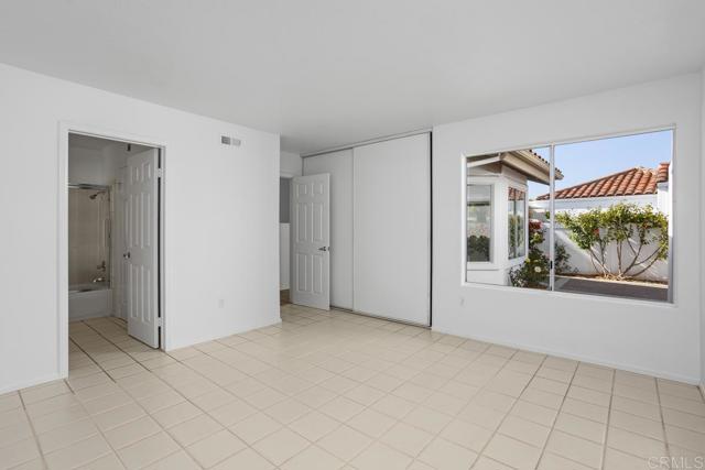 4905 Alicante Way, Oceanside CA: https://media.crmls.org/mediaz/e667d8c4-faf1-4d62-9351-e9fcb3896372.jpg