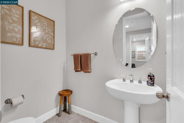 499 Yarrow Dr, Fairfield CA: https://media.crmls.org/mediaz/e66899c7-4480-438b-9b3e-a88e98423ec9.jpg