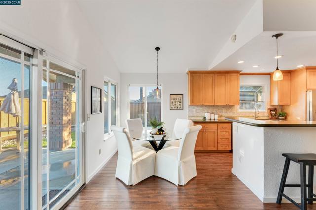 1438 Landahl Ct, Benicia CA: https://media.crmls.org/mediaz/e668f1d4-8ea7-470c-ae4c-6a53bf7cc091.jpg