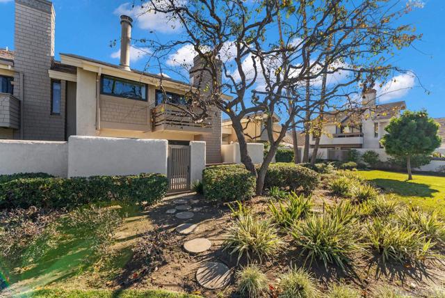 16048 Via Viajera, Rancho Santa Fe CA: https://media.crmls.org/mediaz/e669330f-f097-4b3c-ae73-cc46429d8dd9.jpg