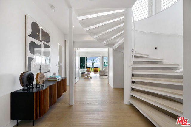 6375 Gayton Place, Malibu CA: https://media.crmls.org/mediaz/e669c087-f0ee-4df5-b931-d079a05efe88.jpg