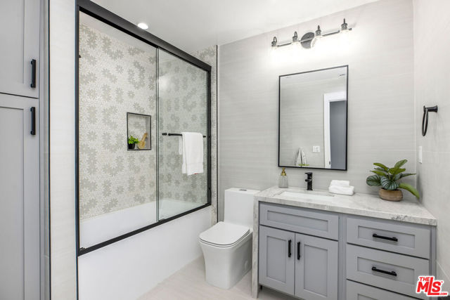 6888 Alta Vista Drive, Rancho Palos Verdes CA: https://media.crmls.org/mediaz/e669fa57-6826-4d45-8fec-491f4048c50d.jpg