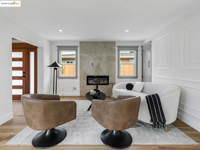 1415 10Th St, Berkeley CA: https://media.crmls.org/mediaz/e66a6616-9844-4287-bb1c-f1594d915ba3.jpg