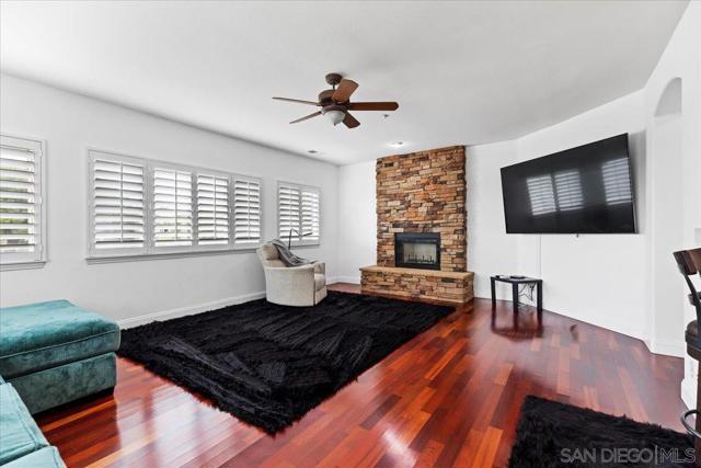 31252 North Star Way, Valley Center CA: https://media.crmls.org/mediaz/e66a9926-c0b5-46b9-acf2-87cb218c86af.jpg