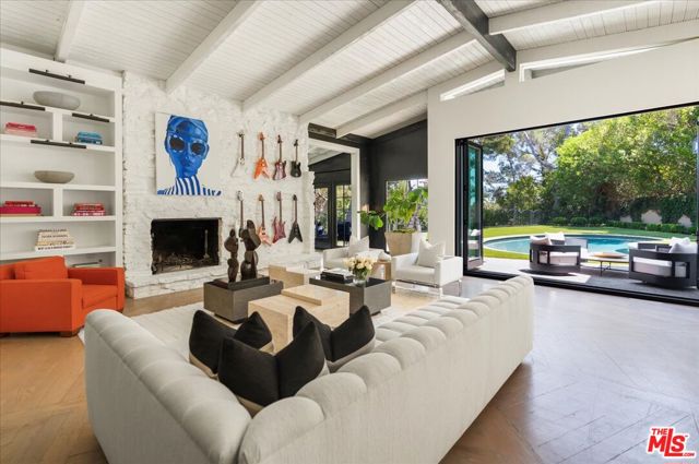 1100 Pine Drive, Beverly Hills CA: https://media.crmls.org/mediaz/e66a9e8e-02ed-4272-b5f8-e756c47e819c.jpg