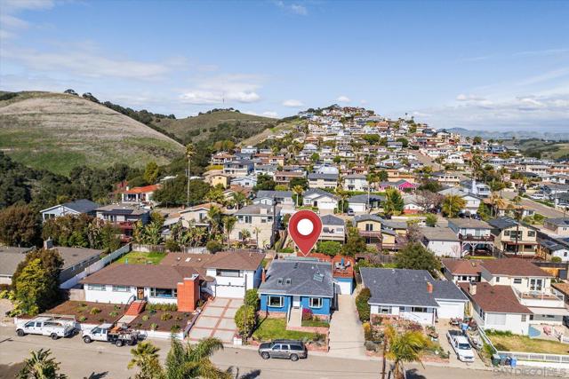 940 Fresno St, Pismo Beach CA: https://media.crmls.org/mediaz/e66aa052-3014-4359-a703-0dd7841993ef.jpg