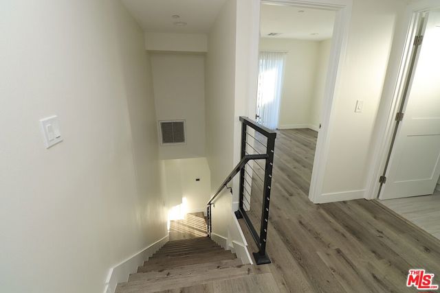 2121 S Burnside Avenue, Los Angeles CA: https://media.crmls.org/mediaz/e66adad5-3aad-4308-8878-5f847b1ca804.jpg